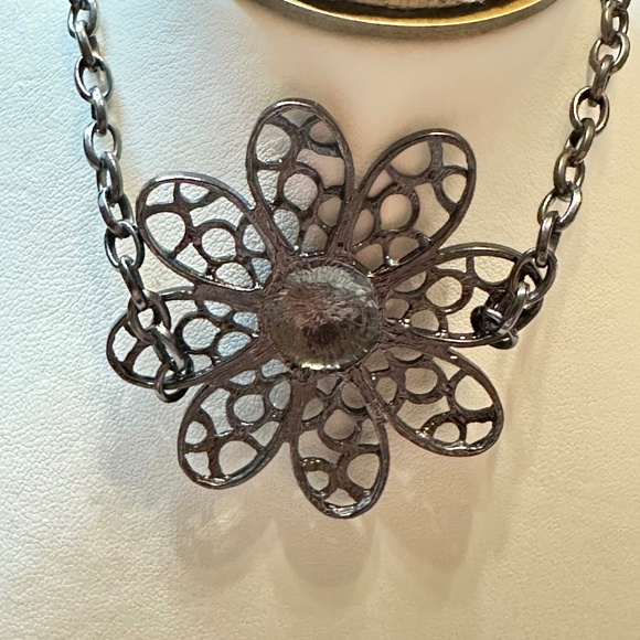 2/$15 Gunmetal Gray Flower w/Cut Outs Stationary on Chain Vintage - Picture 4 of 12